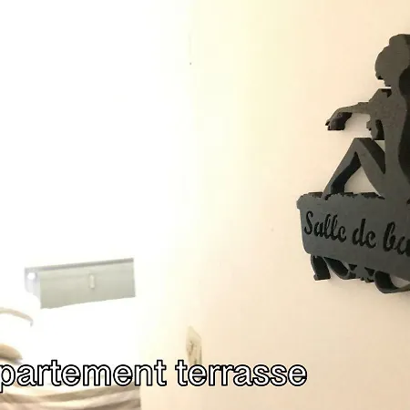 Le Relais D *