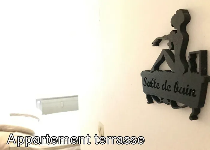 Le Relais D *